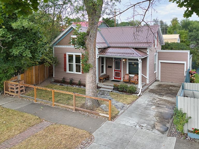 327 3rd St E photo 2