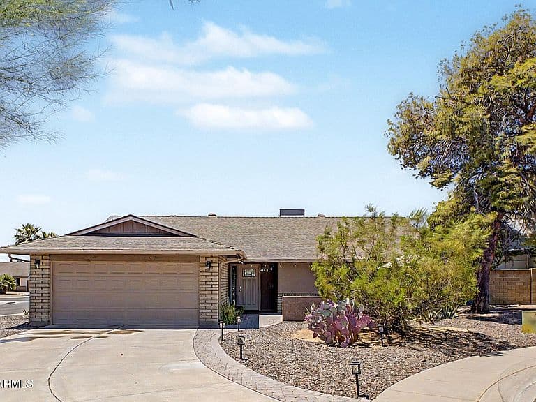 4061 E KAREN Drive photo 1