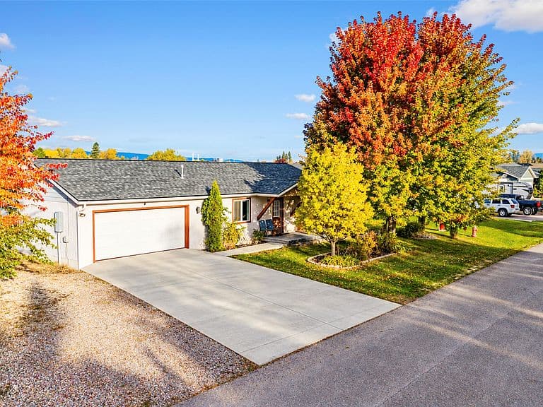 224 Sleepy Horse Ln photo 1