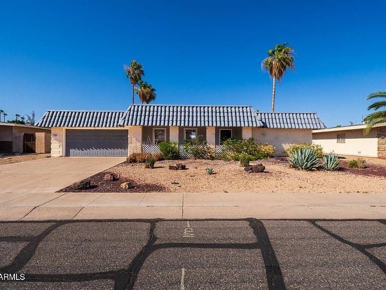 10706 W PINION Lane photo 1