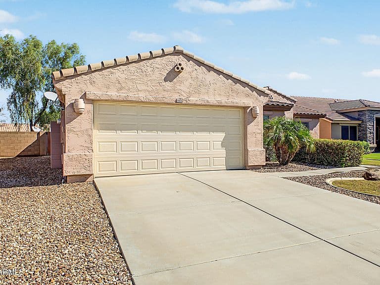 14826 W COUNTRY GABLES Drive photo 3