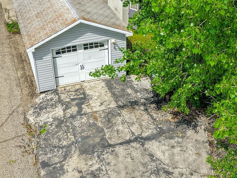 807 20th St E photo 2