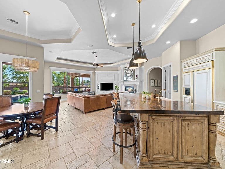 1131 E DESERT Court photo 4