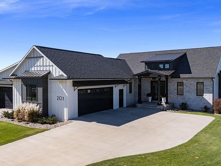 201 S Boathouse Cir photo 1