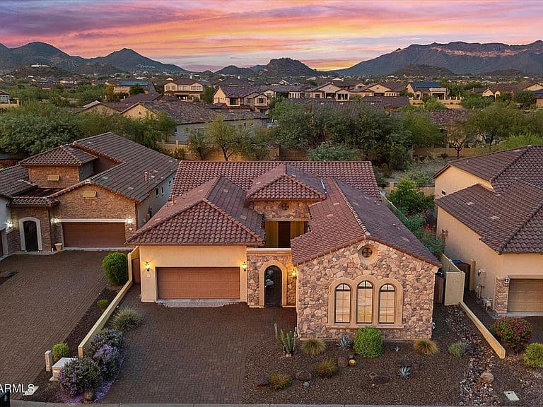 8456 E JASMINE Circle photo 3