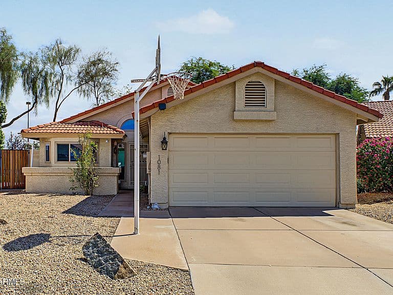 1081 N WILLOW Street photo 1