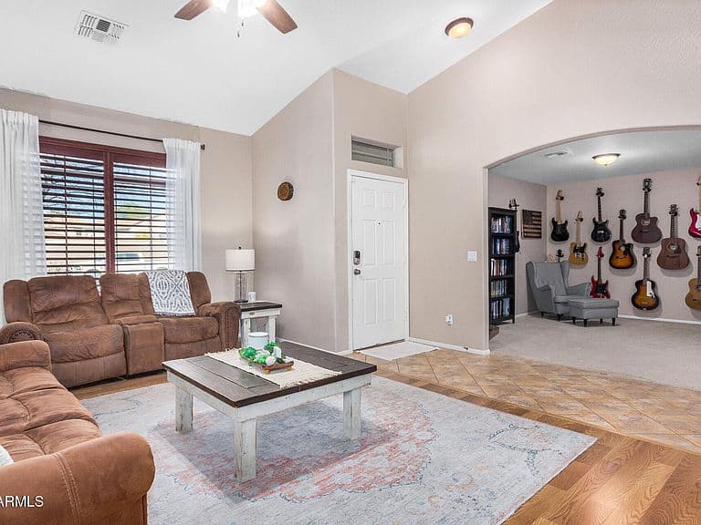 29983 W FAIRMOUNT Avenue photo 2
