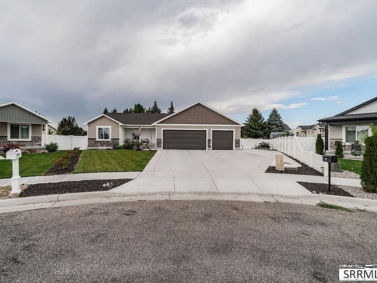 3724 Harrington Rd photo 4
