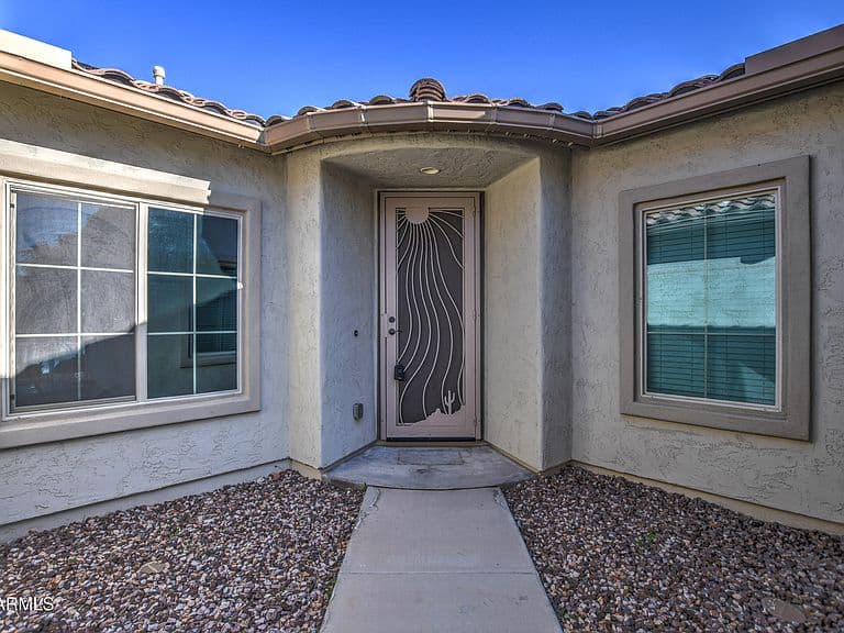 5736 W HERITAGE Court photo 2