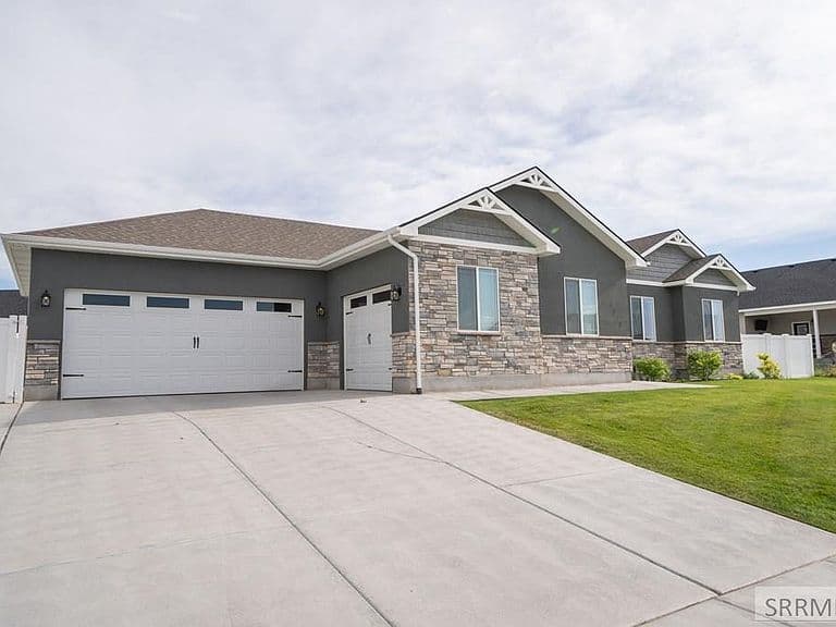 4828 E Luxor Dr photo 2
