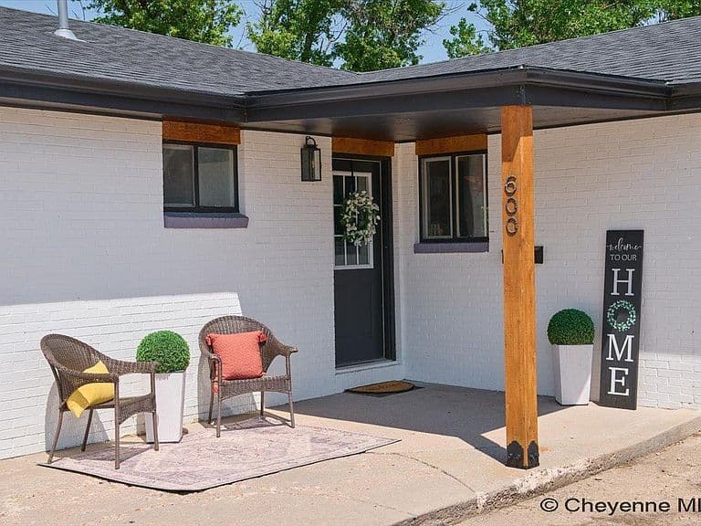 600 Harmony Ln photo 2