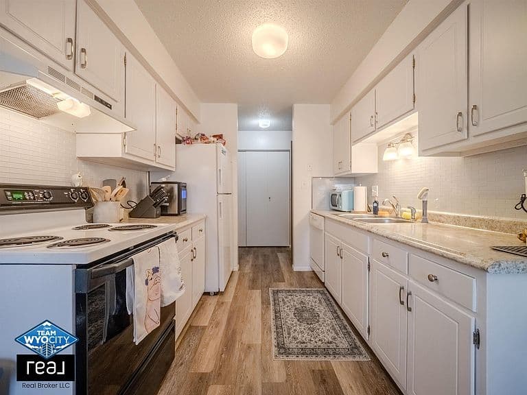 4440 S Poplar St #208B photo 5