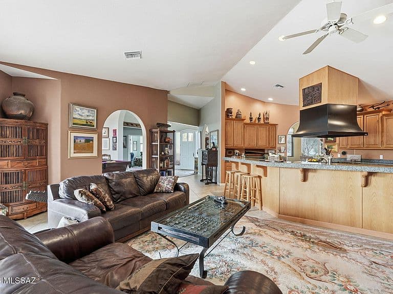 1731 W Placita De La Escalera photo 5