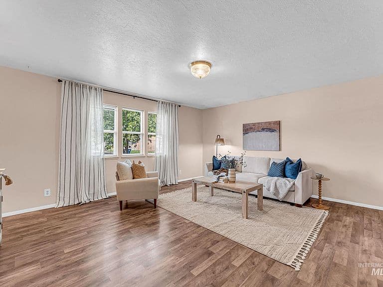 246 Avenida Del Rio Dr photo 4