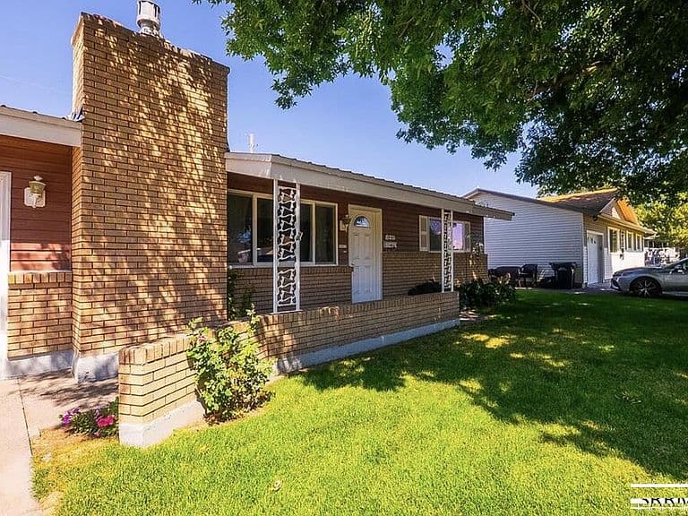 825 Sykes Dr photo 5