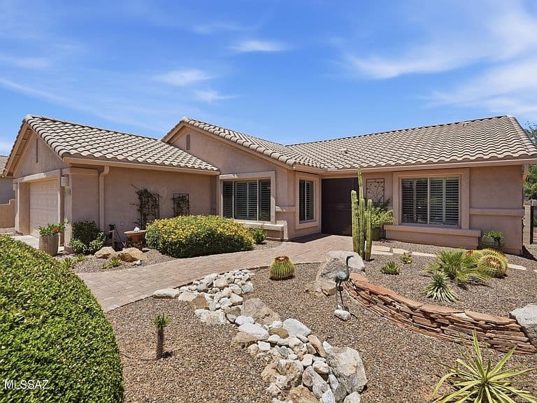 61776 E Oakwood Dr photo 2