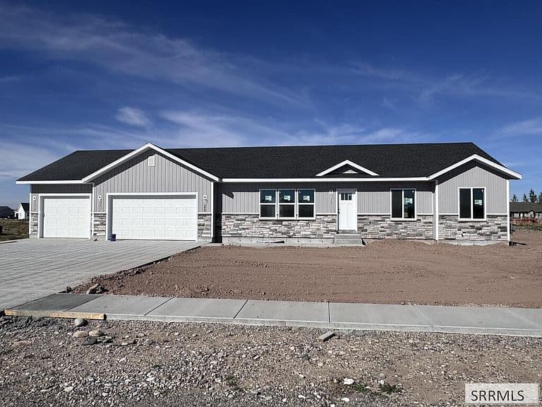 4049 E 146 N photo 1