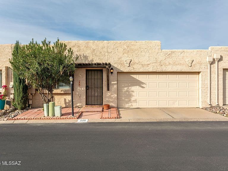 990 W Paria Ln photo 3