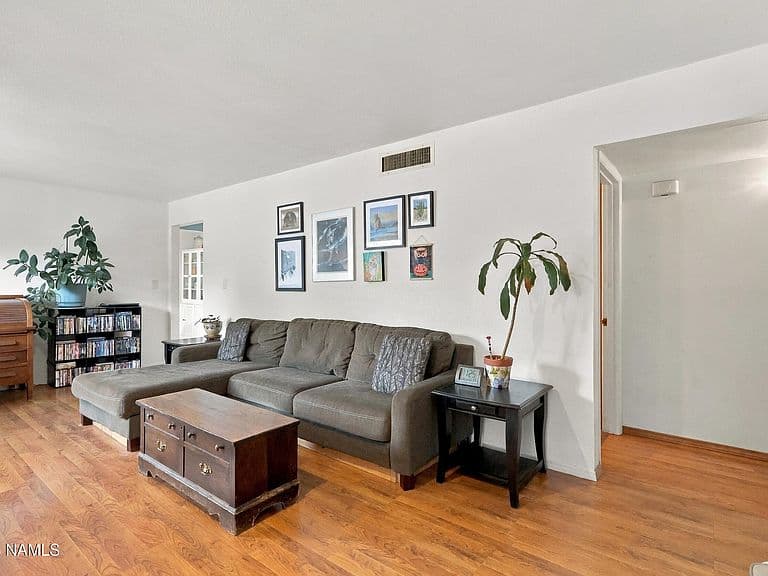 2815 N Tindle Blvd photo 4