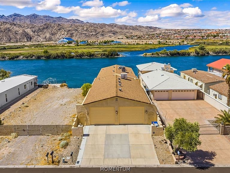 561 Riverfront Drive photo 5