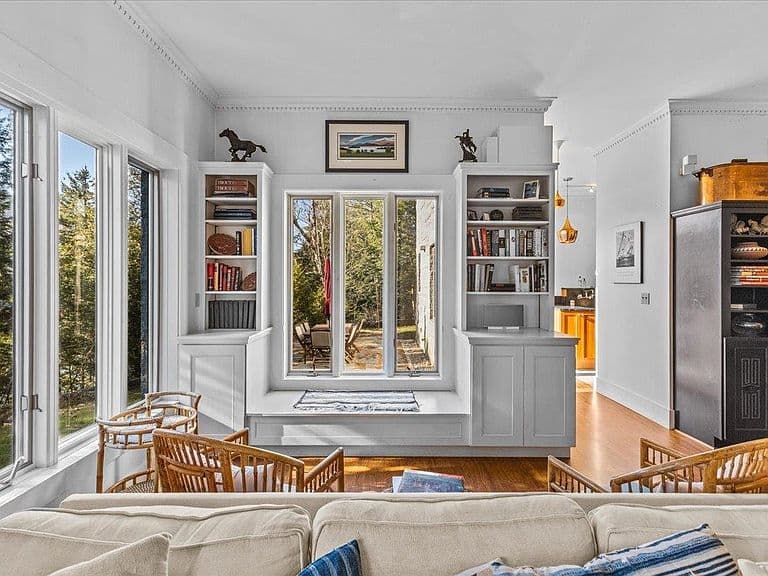 279 Shoreline Drive photo 3