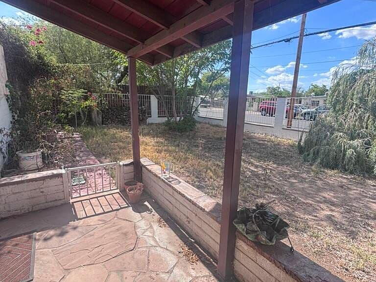 356 E Kelso St photo 1