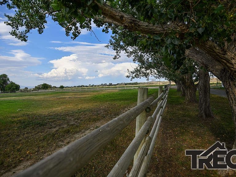 1040 Road 1 photo 4