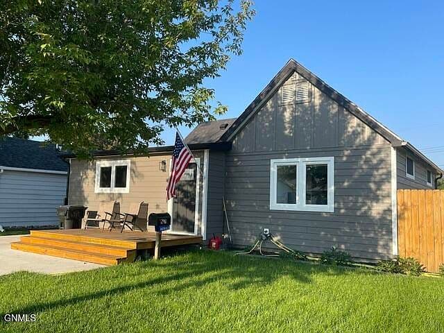 717 & 721 4th Ave W photo 3