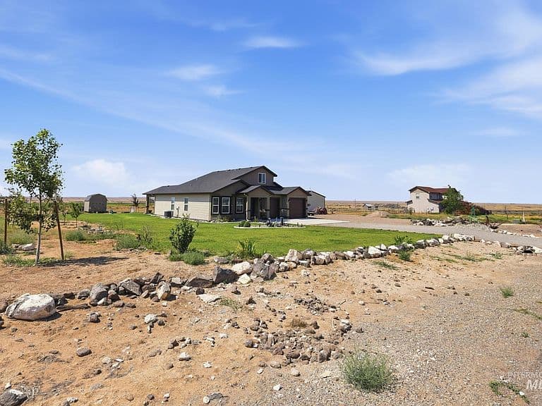178 Syringa Loop photo 4