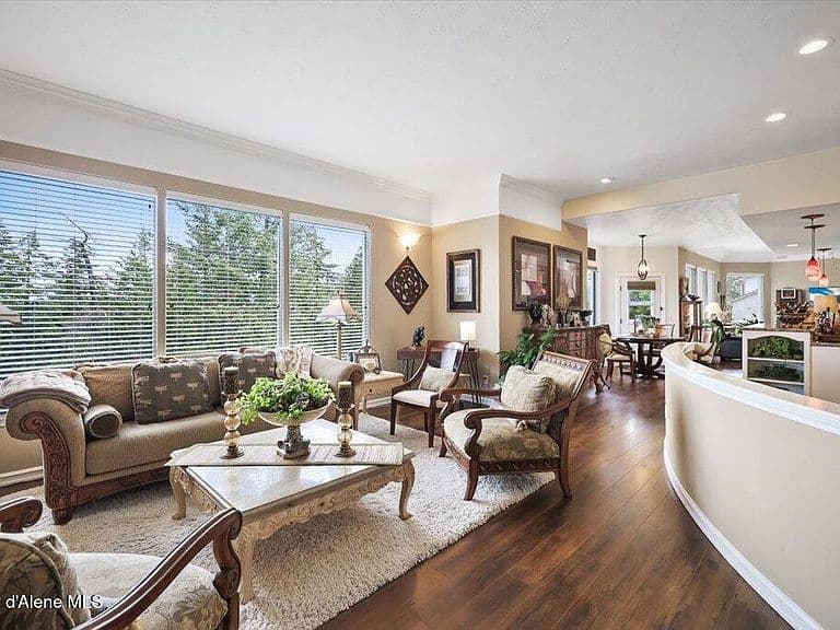 1219 E Loch Haven Dr photo 5