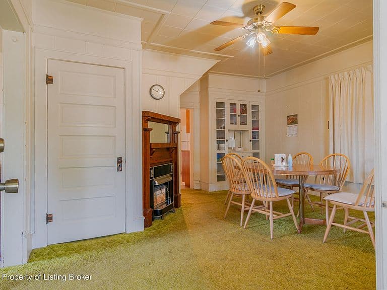 23 Ertel Ave photo 3