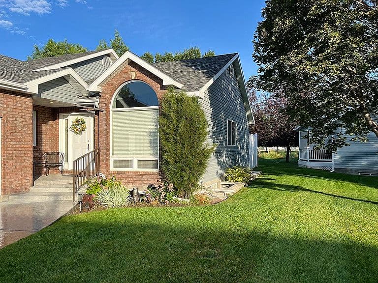 691 Summerwood Dr photo 2