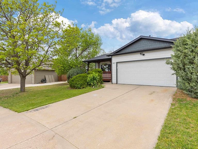 1621 Copperfield Dr photo 3
