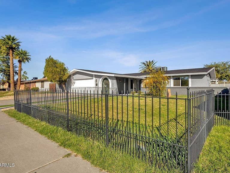 2106 W 8th Ave photo 3