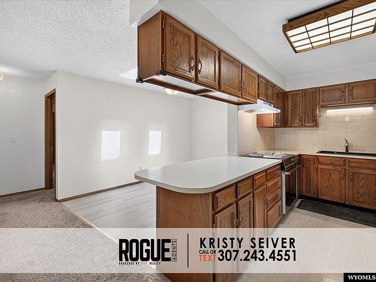 1421 Trojan Dr photo 4