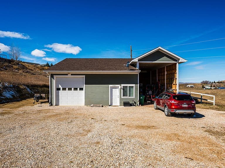 1761 Willow Trl photo 3