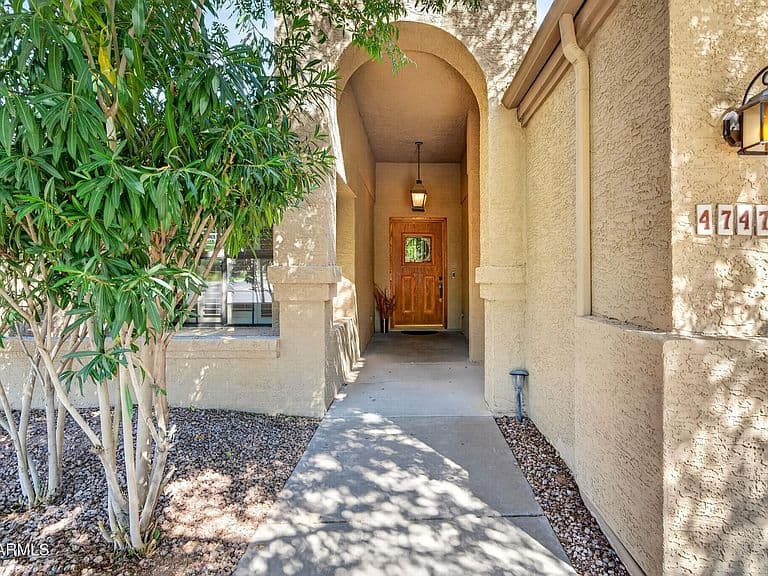 4747 N 84TH Way photo 4