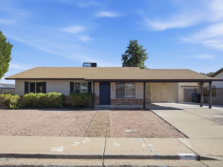 3557 E CAROL Avenue photo 1