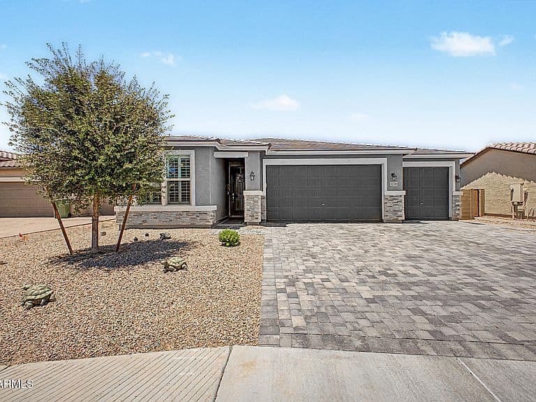 1230 E GABRILLA Drive photo 2