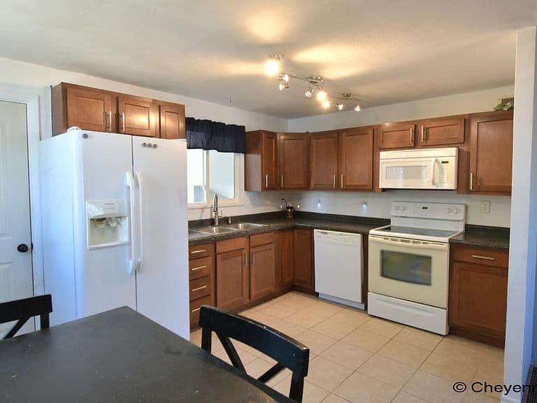 233 Hynds Ave photo 2