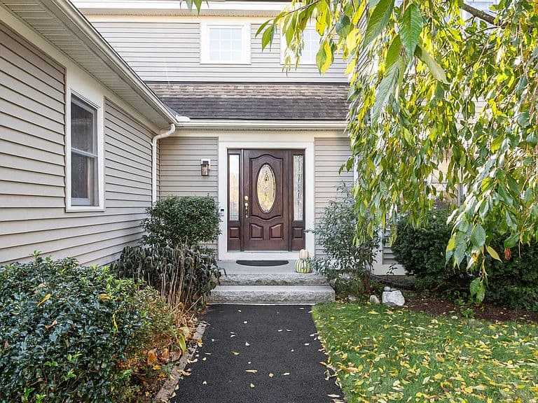 11 Surry Hill Drive photo 4