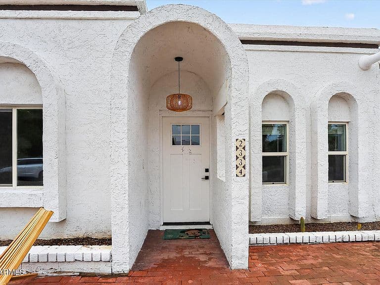 2334 W AUGUSTA Avenue photo 5