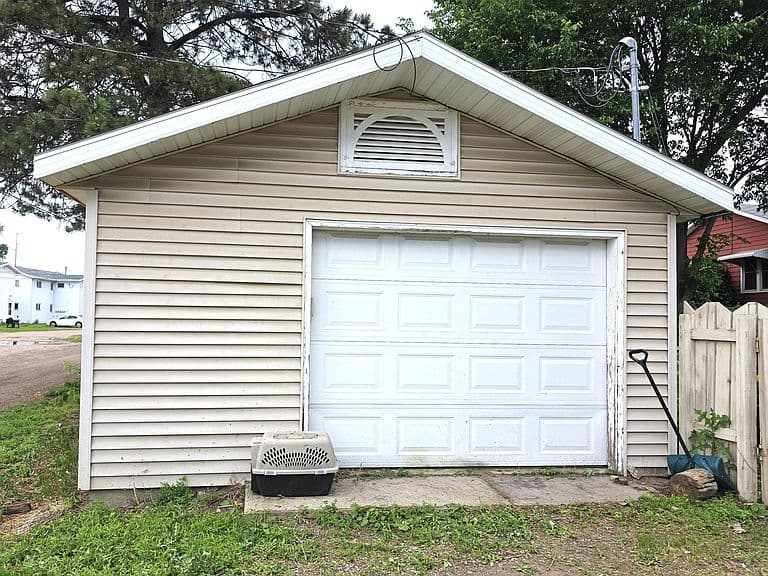 1111 Riverview Ave photo 5