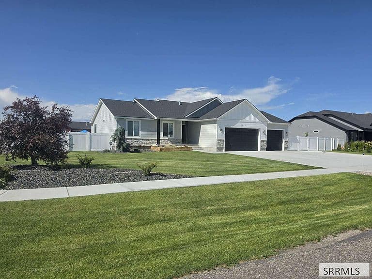 5059 E Allcott Dr photo 2