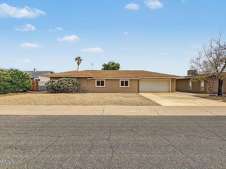 16854 N MEADOW PARK Drive photo 2
