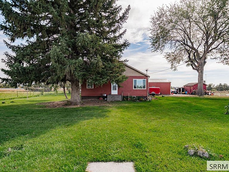 239 W 200 N photo 1
