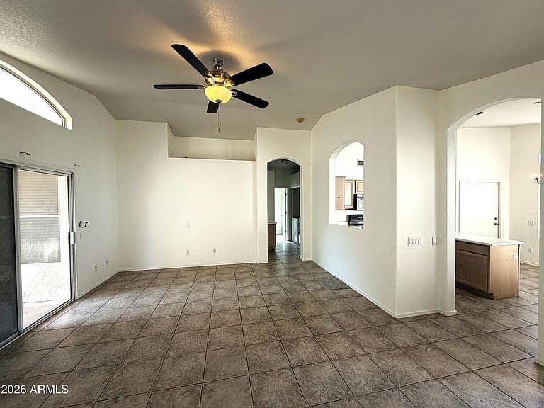 333 W Bruce Avenue photo 2