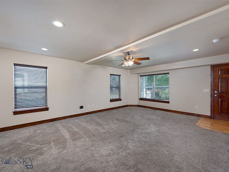 4483 Glenwood Dr photo 5