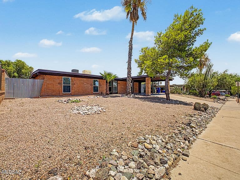 2131 S Deer Trail Cir photo 5