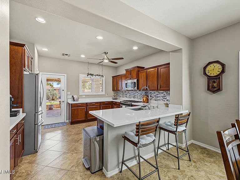11127 E SOMBRA Avenue photo 2